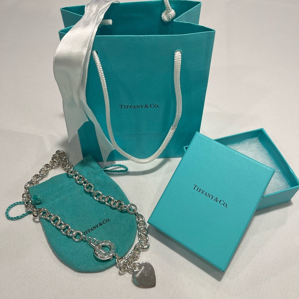 TIFFANY & CO Silver Heart Tag Toggle Necklace
